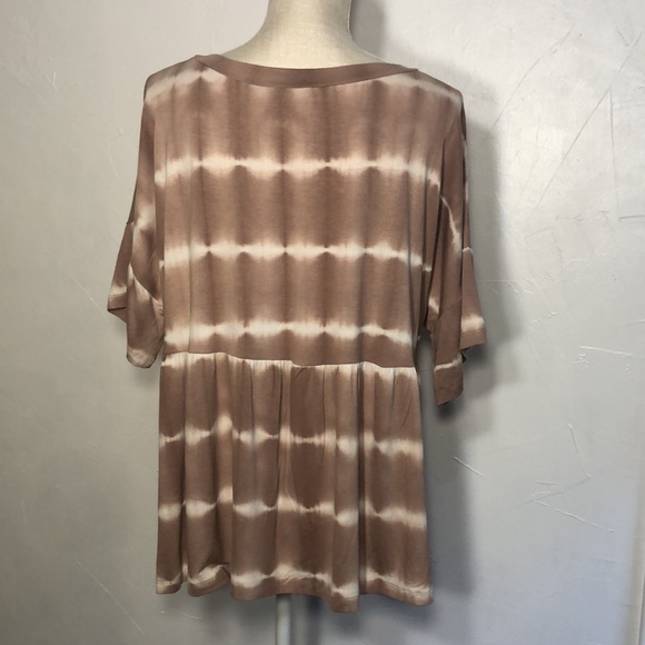White Birch Size Medium Oversized Tan and white Tie  Dye - Picture 10 of 10